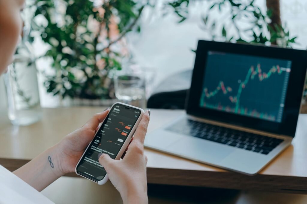Para realizar uma auditoria SEO gratuita para sua empresa em Curitiba, comece analisando a performance do seu site, a otimiza