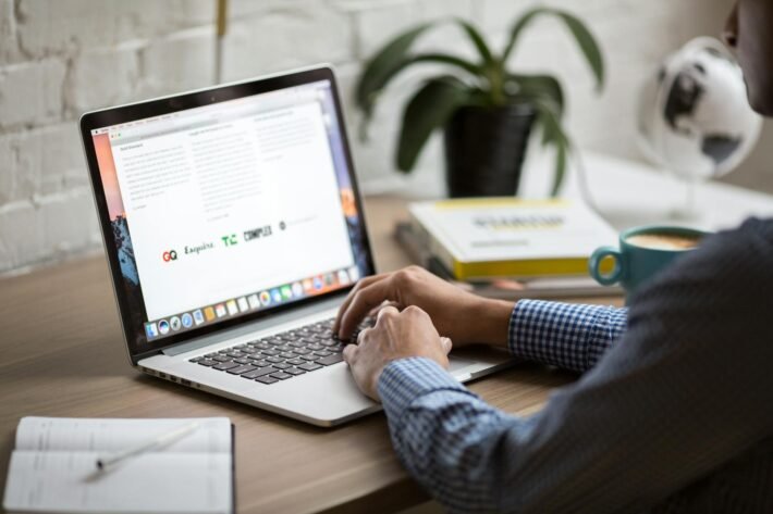 Como Criar e Manter um Blog Corporativo de Sucesso: O Guia Definitivo para Autoridade e Conversão — blog corporativo como cri