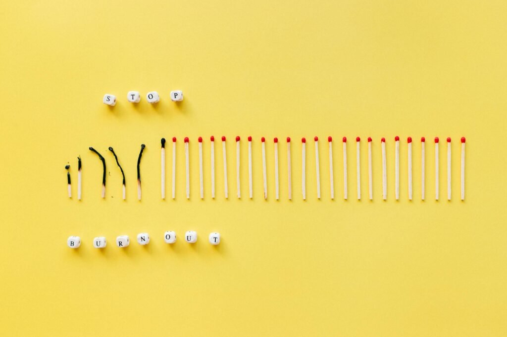 Burnout no Trabalho: Guia Definitivo para Identificar Sinais e Prevenir o Esgotamento Profissional — burnout como identificar