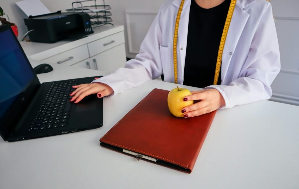 Trabalho Sentado: Guia Essencial de Saúde e Bem-Estar para Profissionais Ocupados — dicas de saúde para quem trabalha sentado